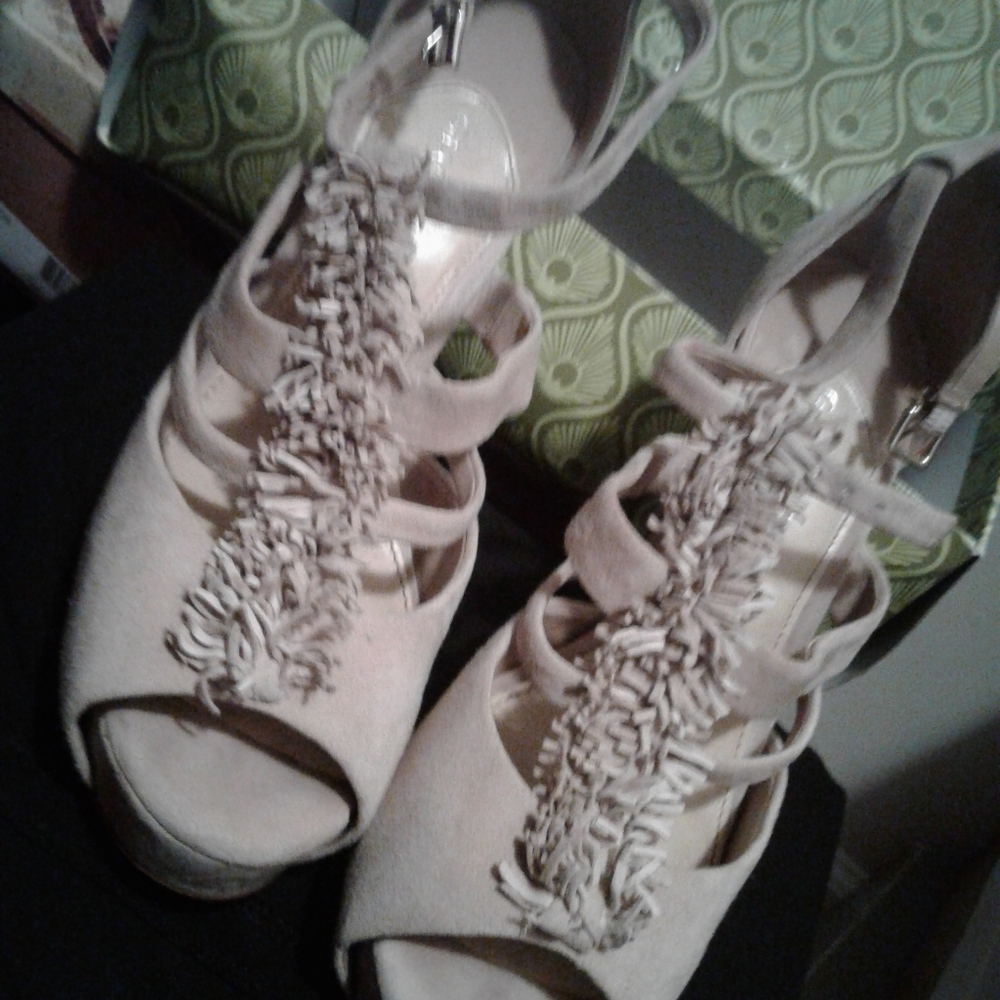 Shoes - Picture 4 of 4